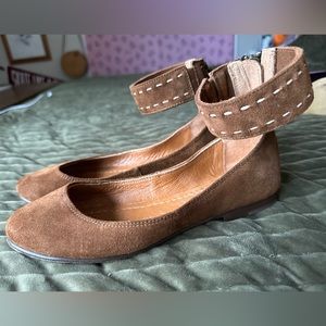 Frye Carson Brown Suede Pick Stitch Ankle Strap Back Zip Ballet Flats